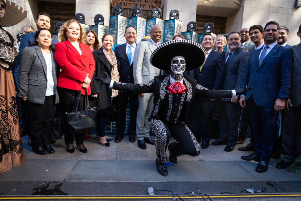 Fotogaler A Mega Ofrenda De D A De Muertos En Nueva York