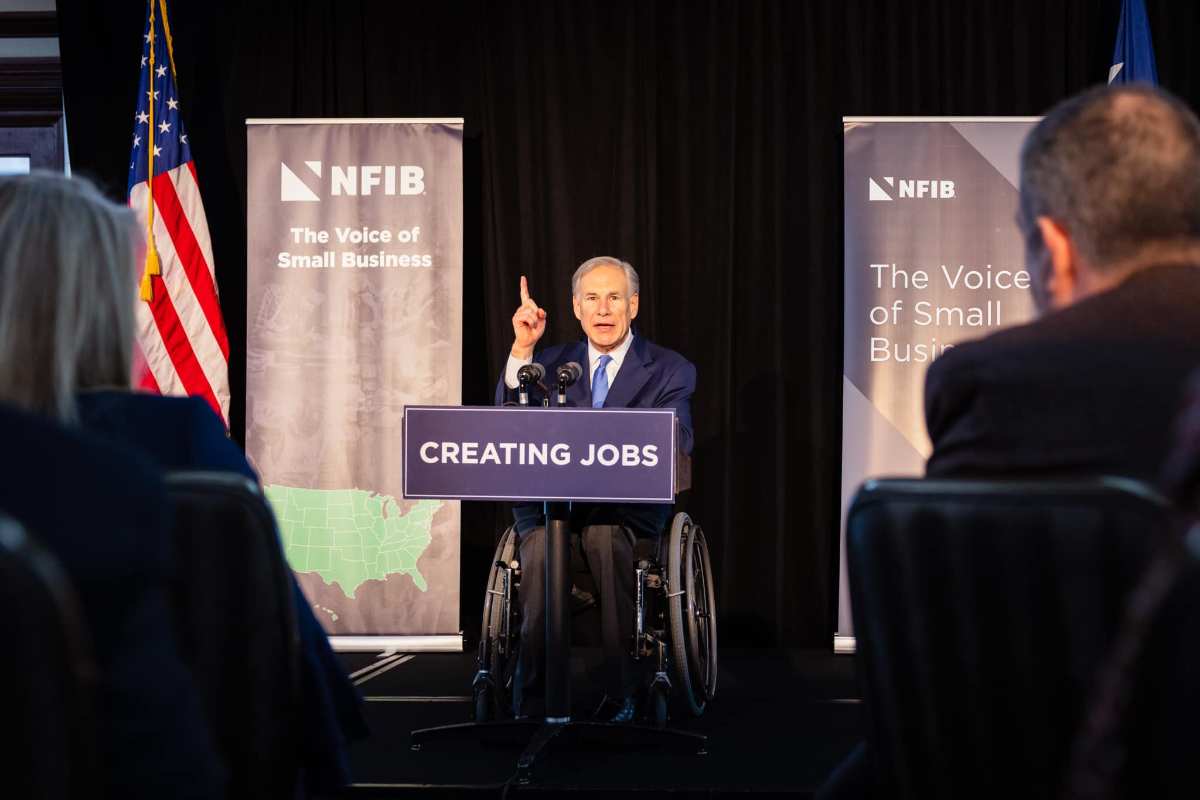 Greg Abbott will request 10 years in prison for anyone who enters migrants into Texas