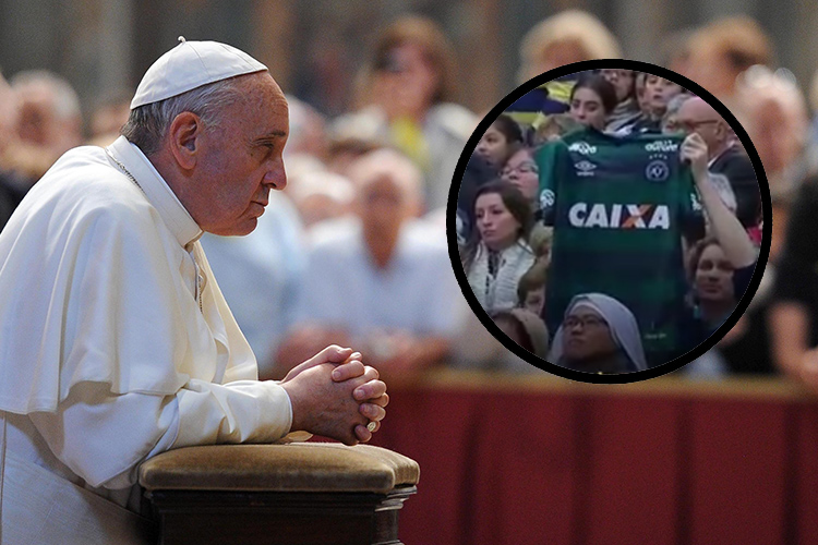 Papa Francisco ve playera del Chapecoense, se conmociona y ofrece oraciones [VIDEO]