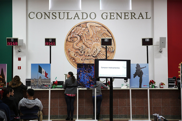 DESDE ACÁ... El apoyo de los consulados es mínimo, insuficiente o francamente inútil