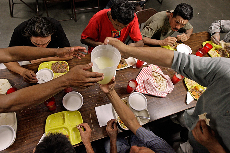 Iglesia ayuda a migrantes con 63 centros de apoyo