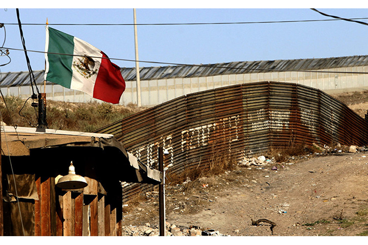 Gobierno de EU plantea contruir el muro... ¡En suelo mexicano!