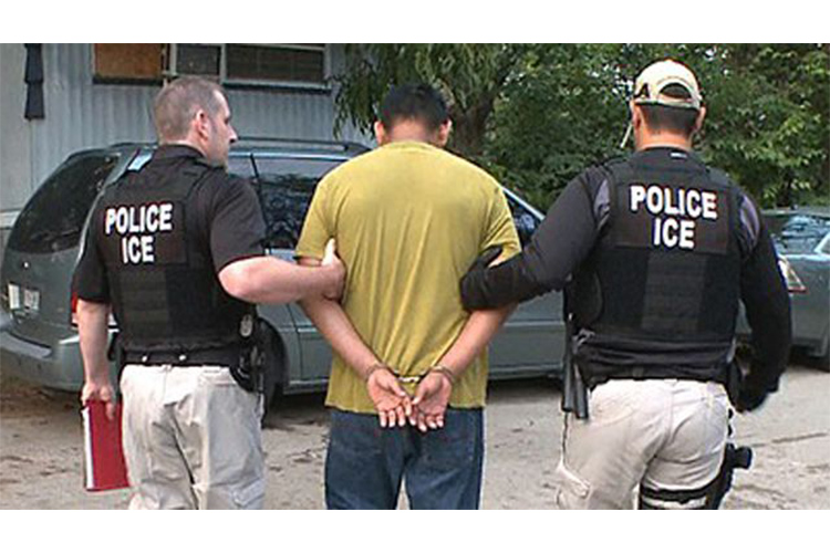 ICE arresta a 153 inmigrantes en Texas
