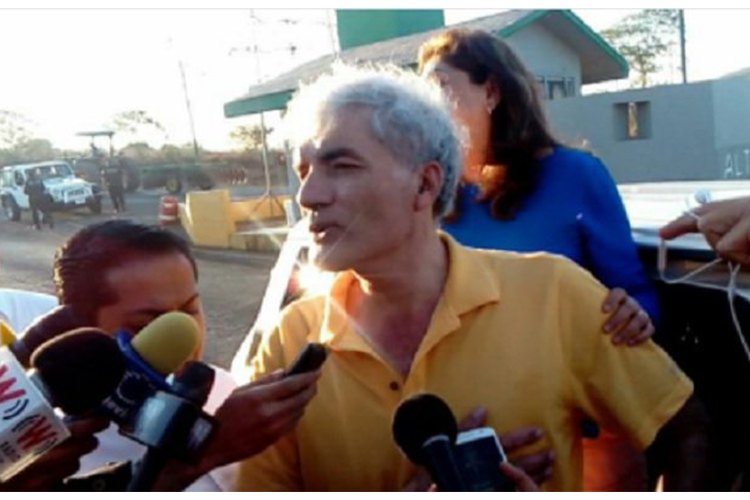 José Manuel Mireles, exlíder de autodefensas en Michoacán, obtiene libertad bajo fianza