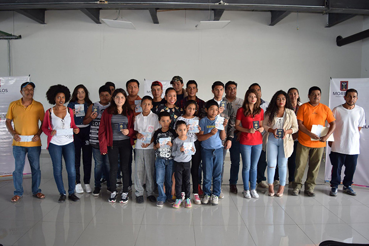 La Sedeso Morelos entrega pasaportes a hijos de migrantes retornados