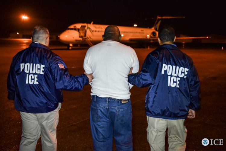 Gobierno de Donald Trump analiza acelerar deportaciones