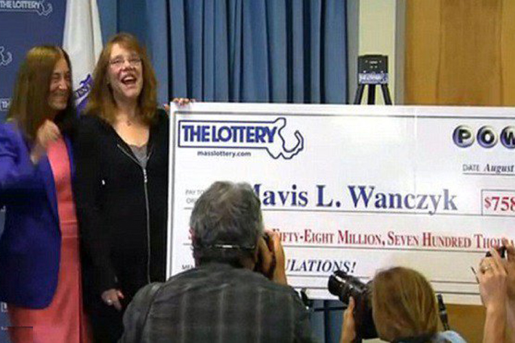Mujer gana U$758 millones de dólares en la lotería de EEUU
