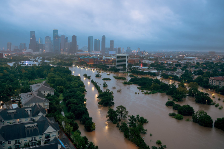 Graves inundaciones y ¡más lluvias sobre Houston, Texas!