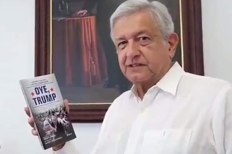 López Obrador presenta su libro 'Oye Trump' en Los Ángeles