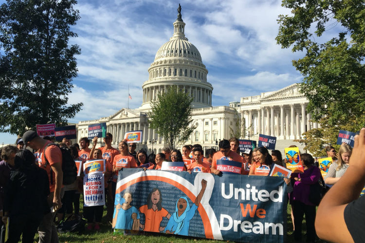 Dremers se manifestaron frente al capitolio | Foro: United We Dream