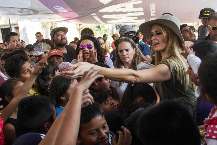 Paris Hilton también se comió unos taquitos en su paso por Xochimilco