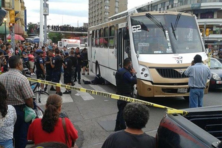 El sacerdote fue llevado al hospital | Foto: Tráfico ZMG