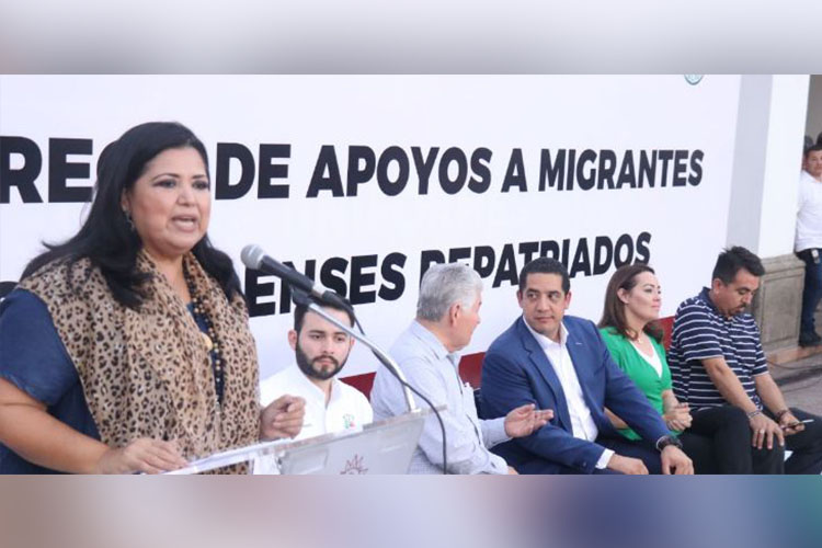 Entregan apoyos a 100 migrantes sinaloenses repatriados de Culiacán, Elota y Navolato