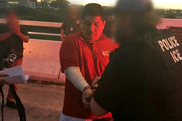 Mexicano acusado de homicidio es deportado por ICE