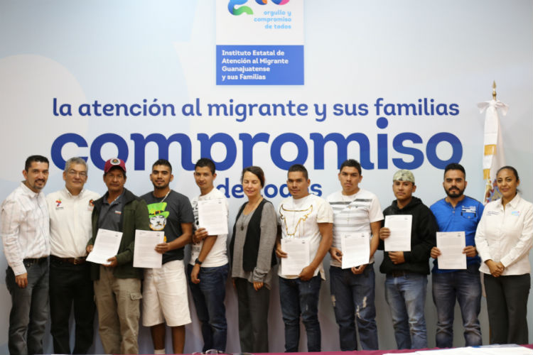 El Gobierno de Guanajuato firmó convenios de colaboración para implementar un proyecto productivo que beneficie a ocho migrantes en retorno.