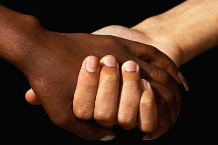 Donald Wuerl precisa que “el racismo niega la igualdad y la dignidad básicas de todas las personas ante Dios y entre sí”.