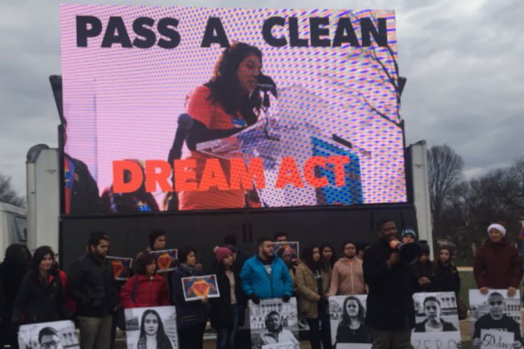 La operación se llama DreamActTron y tiene como objetivo hacer entender a los congresistas que no podrán evadir a los dreamers.