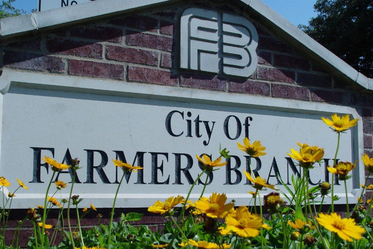 El consejo municipal de la ciudad de Farmers Branch votó a favor de derogar una ordenanza de 2006 que decretaba el inglés como el idioma oficial.