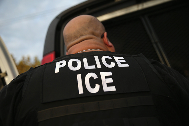 El exasesor legal de la Oficina de ICE en Seattle reconoció este día ante una corte haber robado las identidades de inmigrantes que enfrentaban cargos.