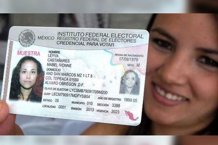 El INE dio a conocer que el diseño y contenido de los elementos que conforman el Paquete Electoral Postal para los votos de los mexicanos en el exterior está listo.