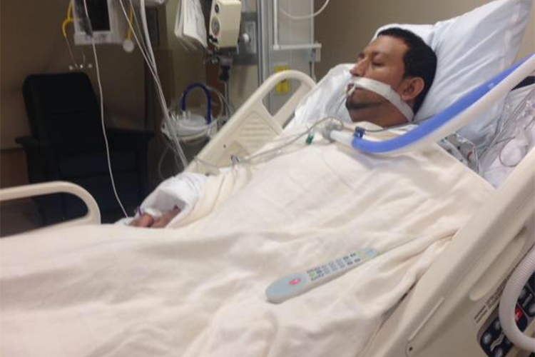 A Octavio Alvarado Reyes le fue diagnosticada una rara enfermedad conocida como Proteinosis Alveolar Pulmonar, la cual lo tiene incapacitado y pone en riesgo su vida.