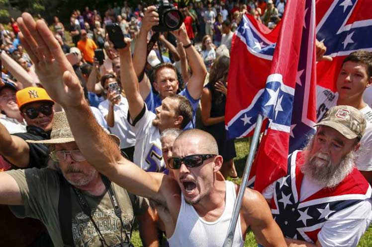 Los pronunciamientos de Donald Trump contra los indocumentados y otras minorías ha tenido severas consecuencias, una de ellas el aumento los grupos supremacistas blancos.