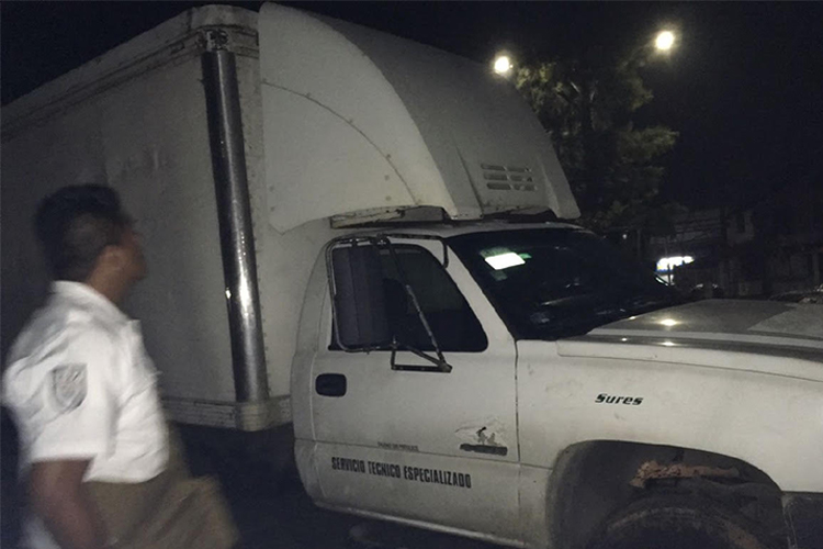El INM rescató a  40 migrantes originarios de Honduras, cuando eran transportados en el interior de la caja de un camión de carga en condiciones de hacinamiento y poca ventilación.