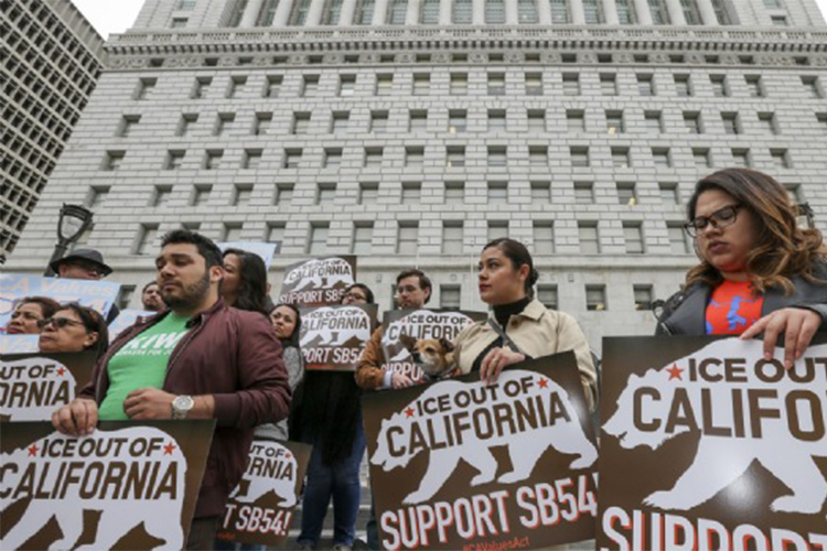 El gobernador Jerry Brown, el fiscal general, Xavier Becerra, así como senadores y exgobernadores prometieron que se defenderán ante el recurso interpuesto contra el estado de California.