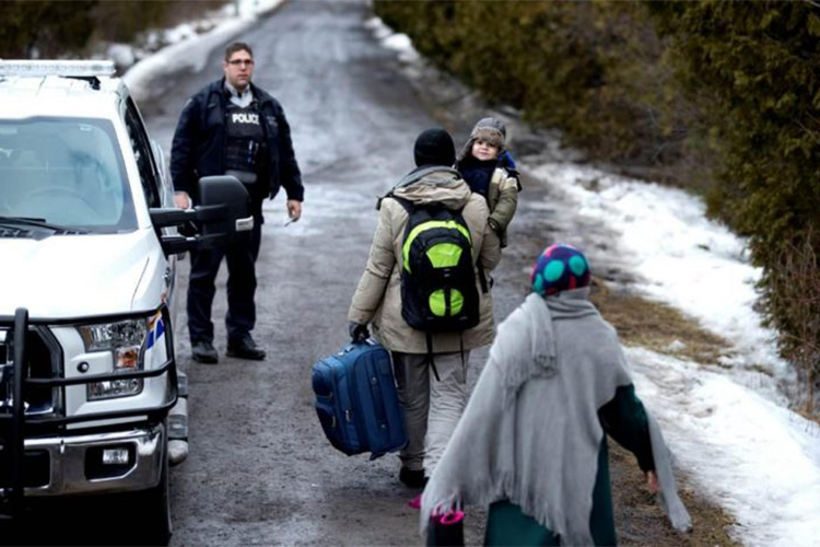 El Ministerio de Inmigración de Canadá reportó que en alrededor de 50 inmigrantes cruzan a su país por un punto de entrada no oficial al día, en total sumarían 10 mil personas hasta el momento.