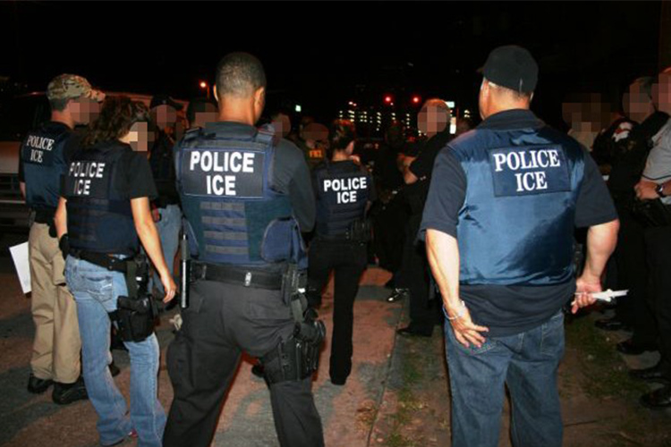 Aunque más de 200 indocumentados fueron detenidos a inicios de esta semana, ICE durante varios días en California, la agencia gubernamental anunció que va por más migrantes.