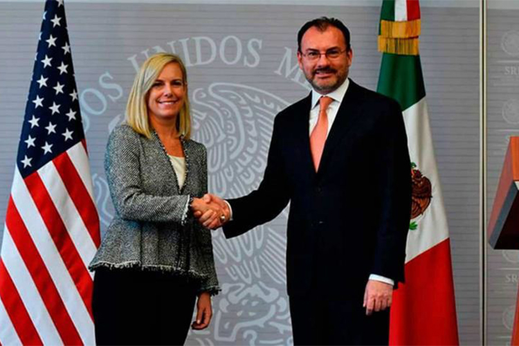 El secretario de Relaciones Exteriores, Luis Videgaray Caso, y la secretaria de Seguridad Interna de Estados Unidos, Kirstjen Nielsen, atestiguaron este lunes la firma de tres instrumentos de cooperación bilateral.