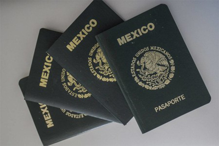 La Secretaría de Relaciones Exteriores (SRE) publicó el acuerdo por el que se reducen los plazos de resolución y prevención para los trámites de pasaportes.