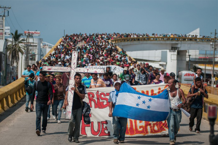 Esa es la distancia que se proponen recorrer los mil 500 migrantes centroamericanos que este domingo arrancaron en un viacrucis por todo México, sin embargo, ONS's mexicanas se excluyeron de este movimiento.