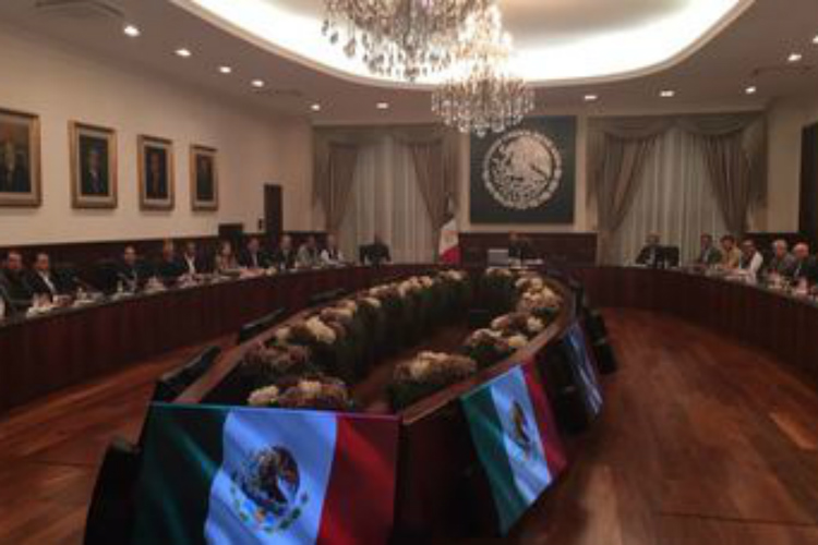 Enrique Peña Nieto sostuvo una reunión con su gabinete para pedirles evaluar el avance de sus compromisos, así como los mecanismos de cooperación con el Gobierno de EU.