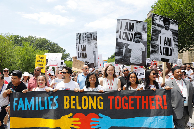 Miles de personas salieron a las calles el sábado en diversos estados de todo el país para exigir la reunificación de las familias de manera inmediata