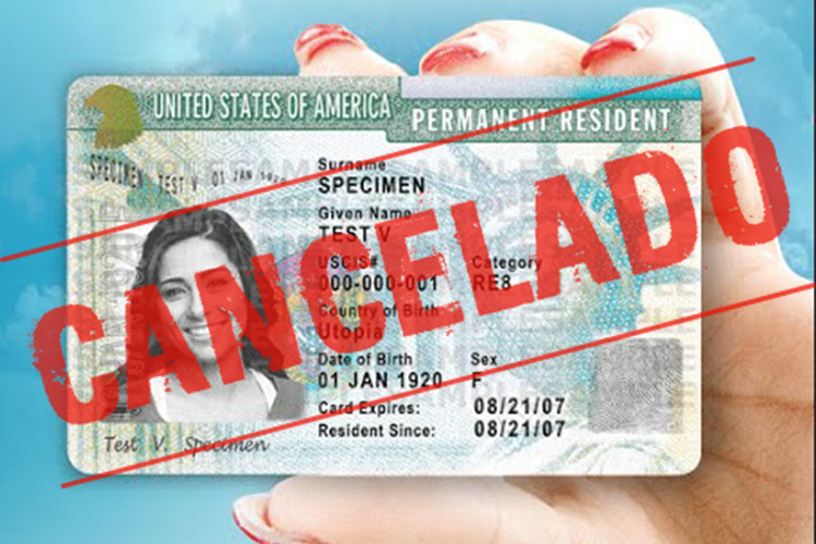 Si quieres tramitar tu Green Card debes saber que ser una carga pública es motivo suficiente para que las autoridades estadounidenses te nieguen el documento.