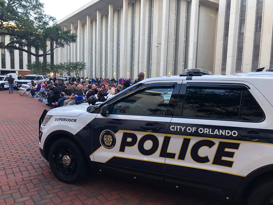 El Consejo local aprobó una resolución que prohíbe a los funcionarios y la policía local interrogar a las personas sobre su estatus migratorio | Foto: @orlandopolicedepartment