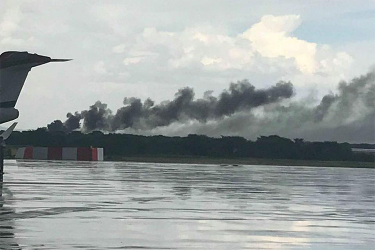 Un avión de Aeroméxico se desplomó esta tarde cinco minutos después de haber despegado del Aeropuerto Internacional Guadalupe Victoria, Durango.