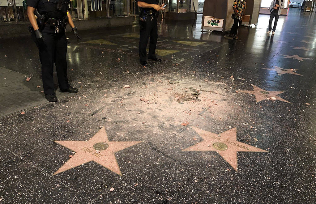 Por segunda ocasión en los últimos tres años, la estrella del presidente Donald Trump fue destrozada hasta que solo quedó polvo.