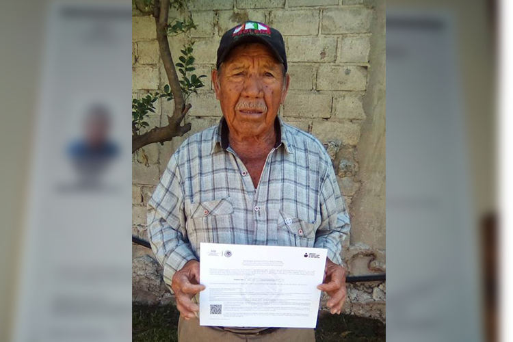 La edad no detuvo a José Sabino, un abuelo tlaxcalteca, para continuar con sus estudios, pues a pesar de tener 85 años recientemente terminó la secundaria.