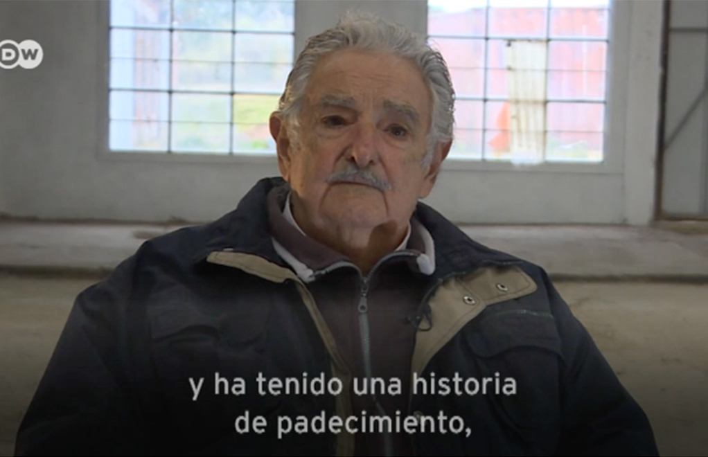 “Tan lejos de dios, tan cerca de Estados Unidos”, con estas palabras el expresidente de Uruguay, José Mújica, inició su mensaje a AMLO