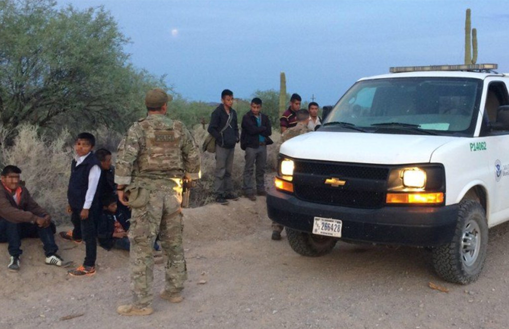 Dentro del grupo de 275 migrantes detenidos en Arizona, tan solo 13 eran mexicanos; los demás pertenecían a varios países. | Foto: Especial