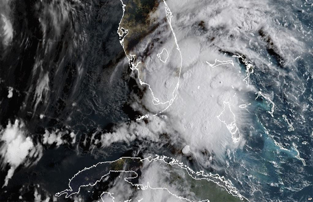 La tormenta tropical 'Gordon' se ha fortalecido en su avance por Florida y se espera que se convierta en huracán, categoría 1.