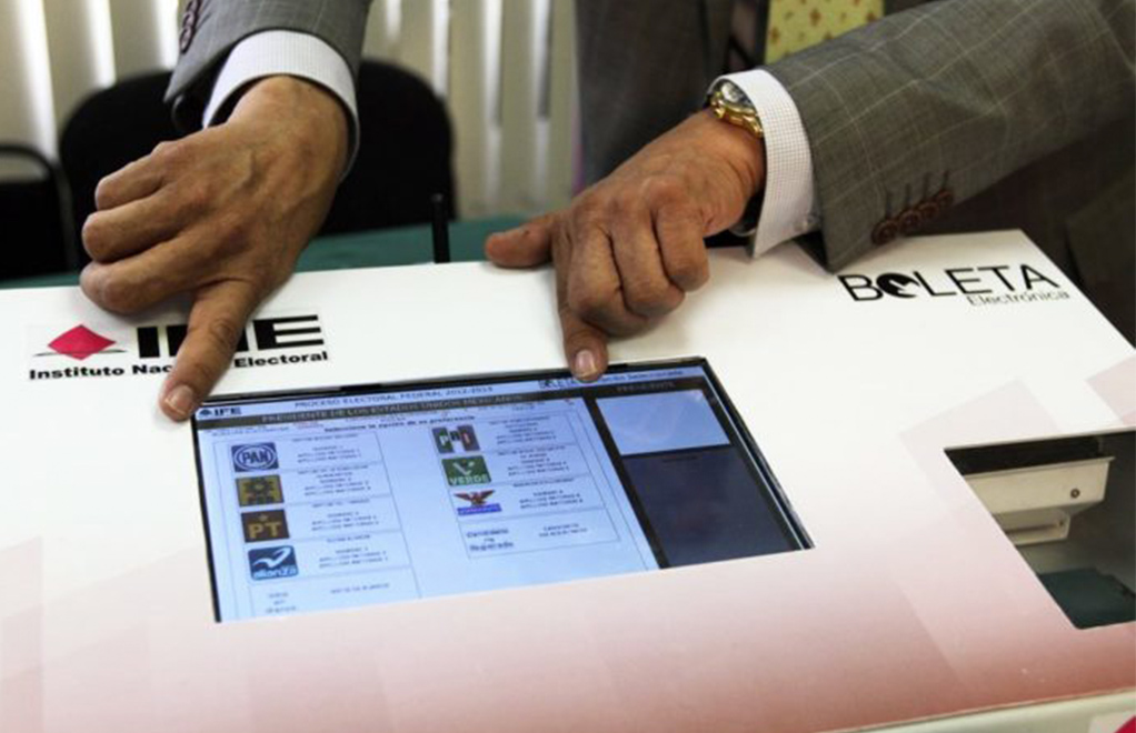 El INE dijo que explorará la implementación del voto electrónico y buscará el modo de mejorar la participación de los mexicanos en el exterior