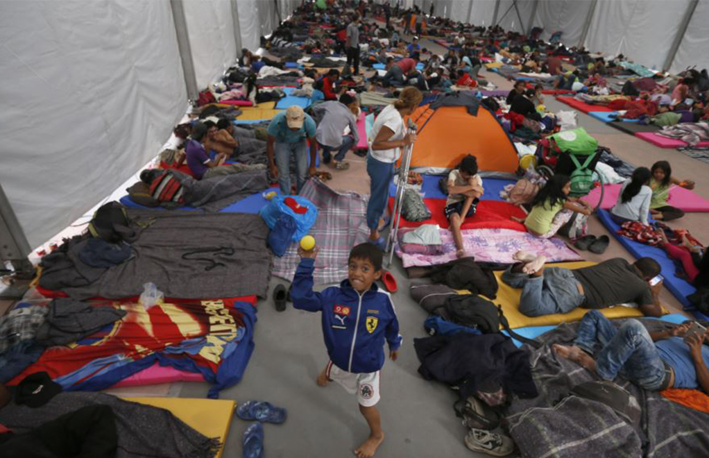 El éxodo migrante tiene un gran camino por recorrer y tú puedes ayudarlos a cumplir con su meta de cruzar México para tener una mejor vida | Foto: Voz de América / AP