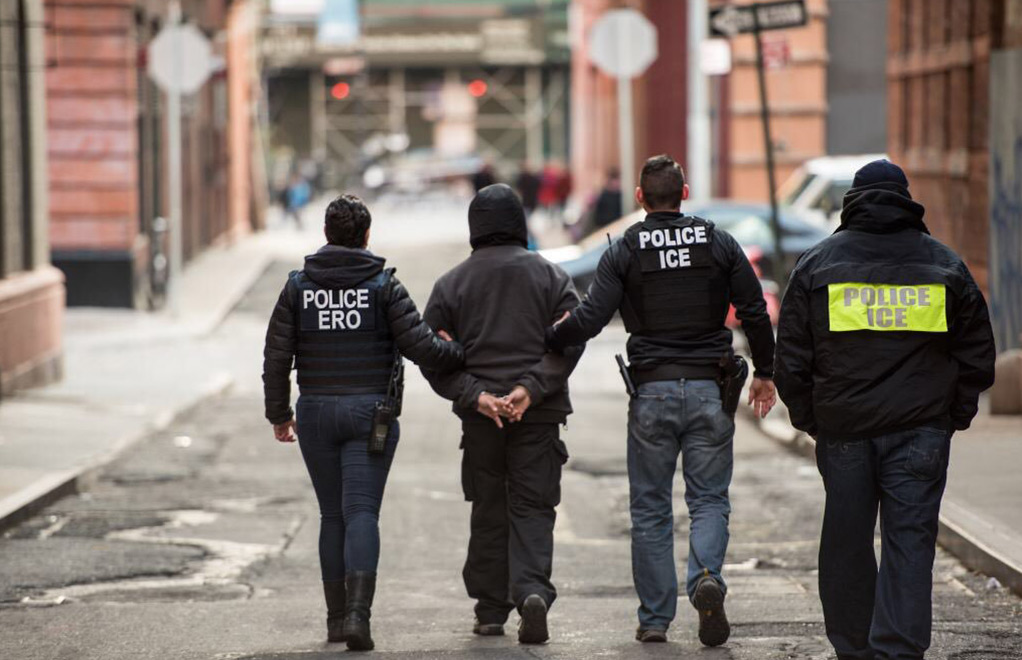 Agentes de ICE detuvieron a un total de 84 migrantes durante un operativo de varios días en el área de San Diego, California.