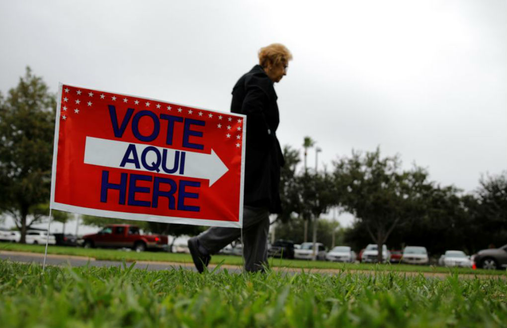 Uno de los factores que decidirían el rumbo de las elecciones intermedias es el voto de los latinos, quienes han mostrado más ánimo por participar | Foto: Voz de América / Reuters