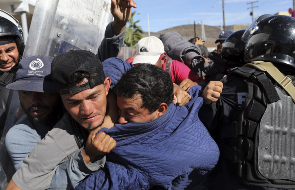 A un día de la trifulca vivida en Tijuana, la CBP informó que arrestaron a 42 migrantes que cruzaron la frontera sin permiso | Foto: Voz de América