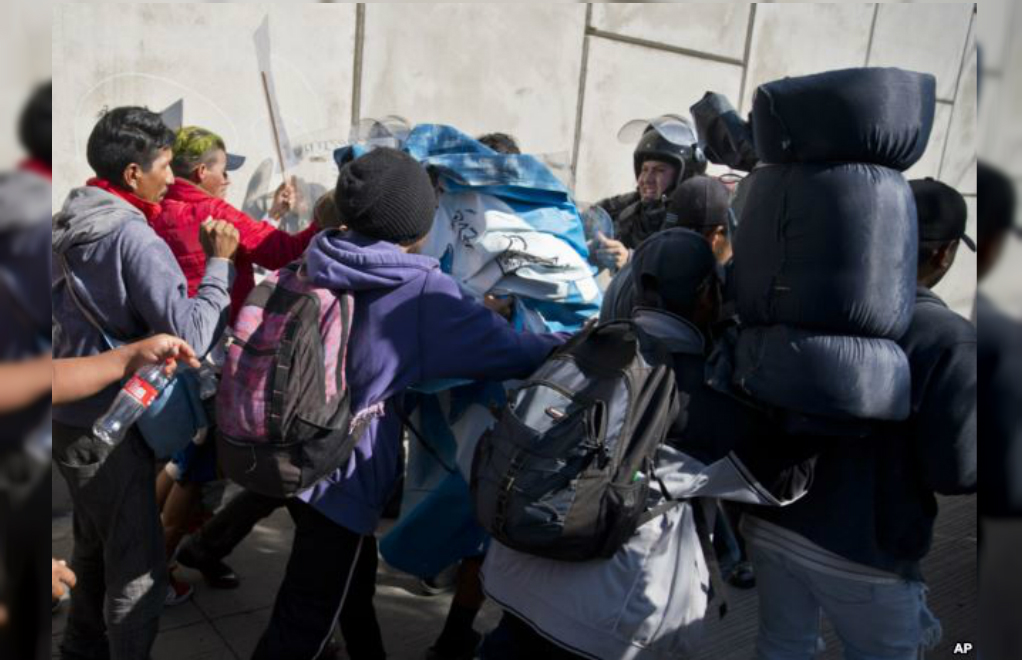 El alcalde de Tijuana declaró una crisis humanitaria en la ciudad fronteriza y pidió ayuda a la ONU.