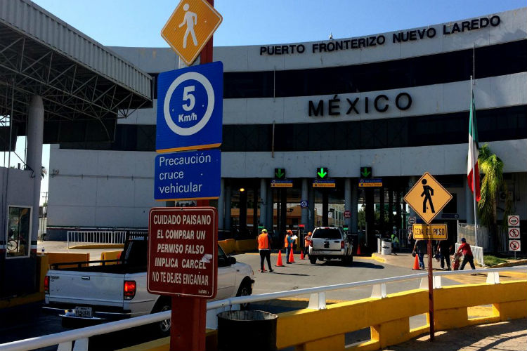 Puerto fronterizo en Nuevo Laredo, México